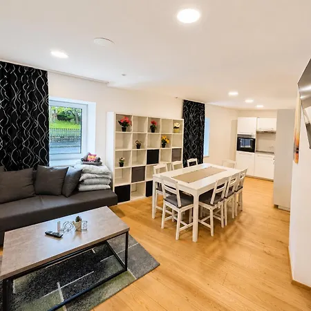 Apartmán Aldrans With 3 Bedrooms *
