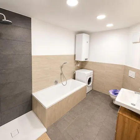 Aldrans With 3 Bedrooms