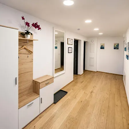 Aldrans With 3 Bedrooms Apartmán *